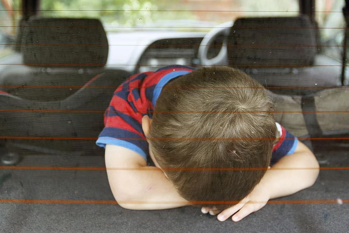 child locked in car Serres