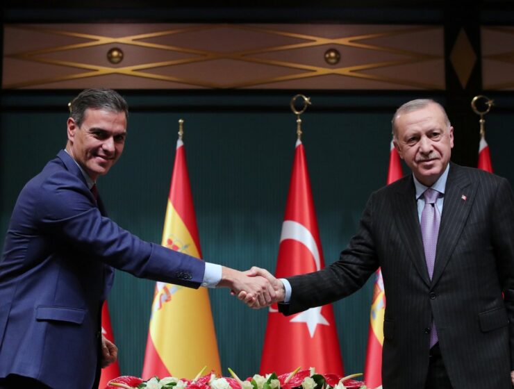President Recep Tayyip Erdoğan and Spain's Prime Minister Pedro Sanchez (L) shake hands during a news conference in the capital Ankara, Turkey, Nov. 17, 2021. (Reuters Photo)