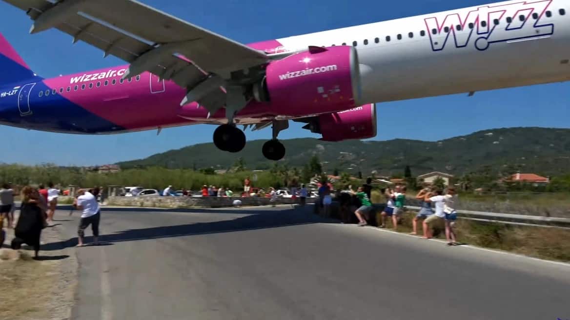 Skiathos: SEE The Wizz Air Plane Landing