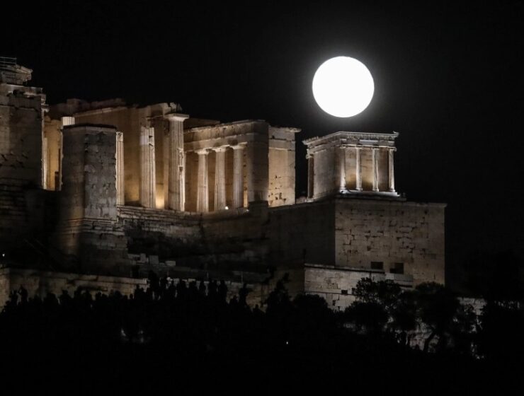 Magnificent 'Oxyrhynchus Moon' over the Acropolis - Images from the last full moon of summer 2022