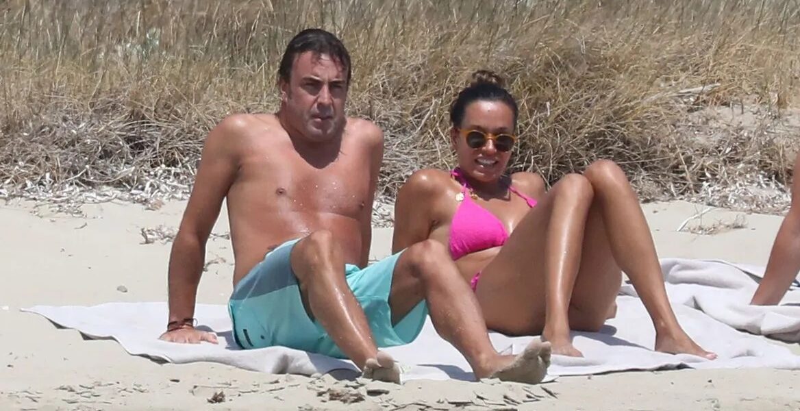 Fernando Alonso spends his holidays on the island of Mykonos with his partner, Andrea Schlager.
