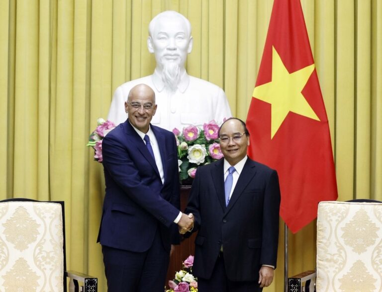 Vietnam President and PM welcome Greek Foreign Minister