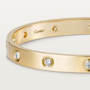 Cartier - Mykonos: American Woman Steals Solid Gold Diamond Bracelet From Cartier