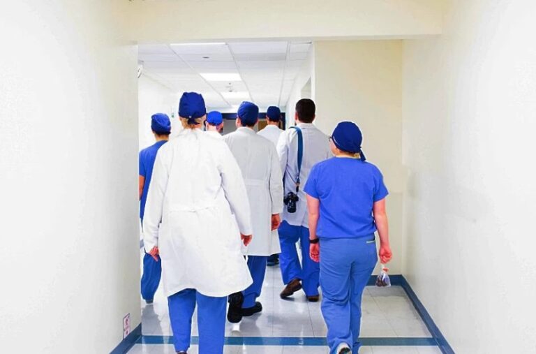 Greece lost over 400,000 health professionals to overseas countries