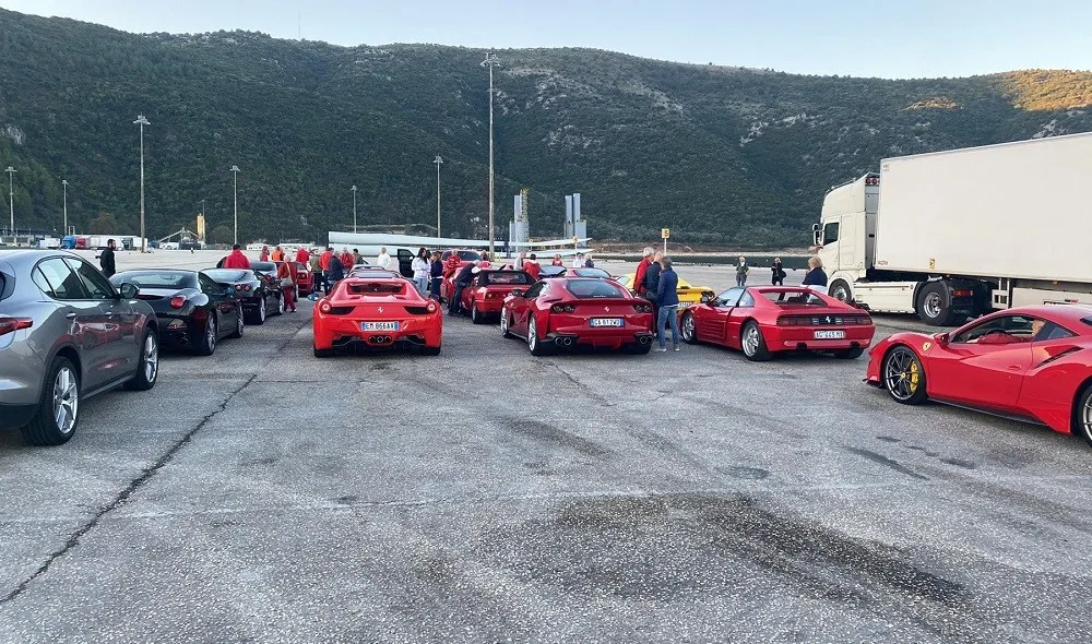 Εισβολή Ferrari στην Ελλάδα (Φωτογραφίες)