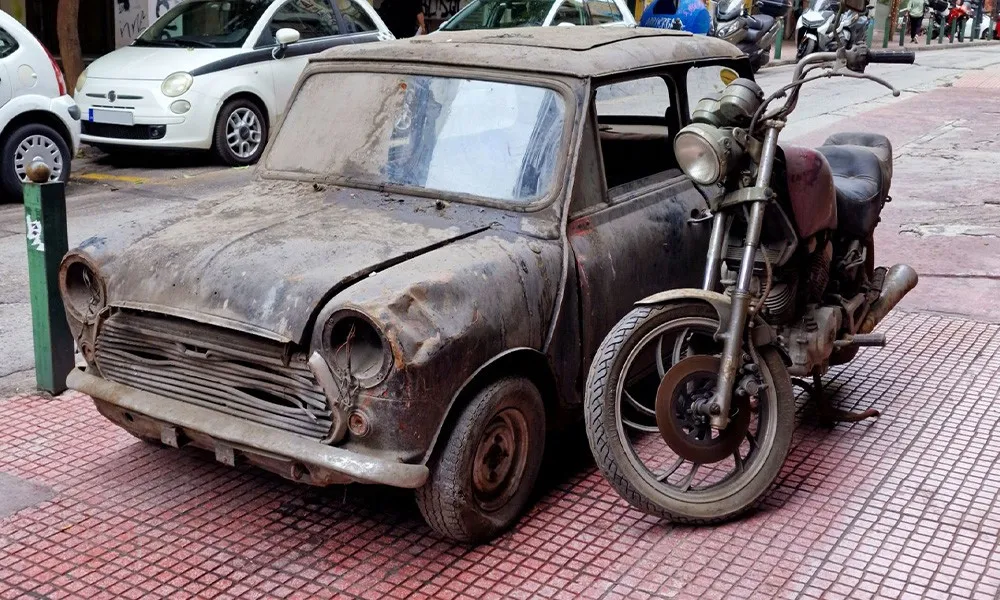 Rusted Mini and Yamaha