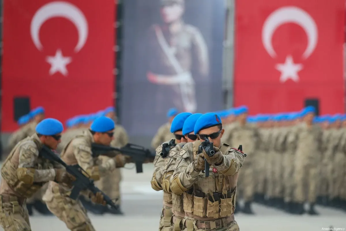 Turkish army soldiers struggle