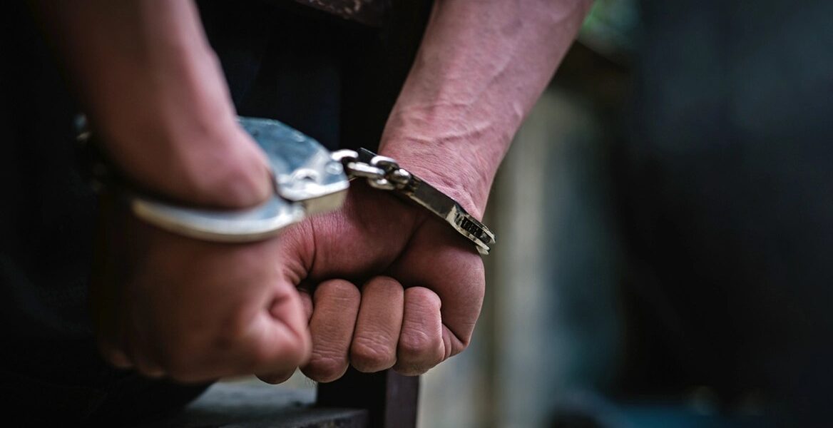 handcuffs arrested pakistanis thessaloniki
