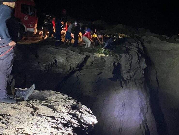 Migrant boats sink off Greece, leaving 15 dead
