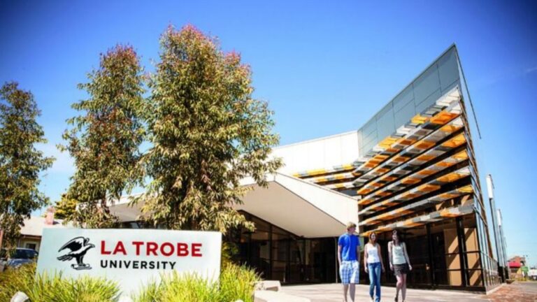 Melbourne Greeks save Greek language studies at La Trobe University