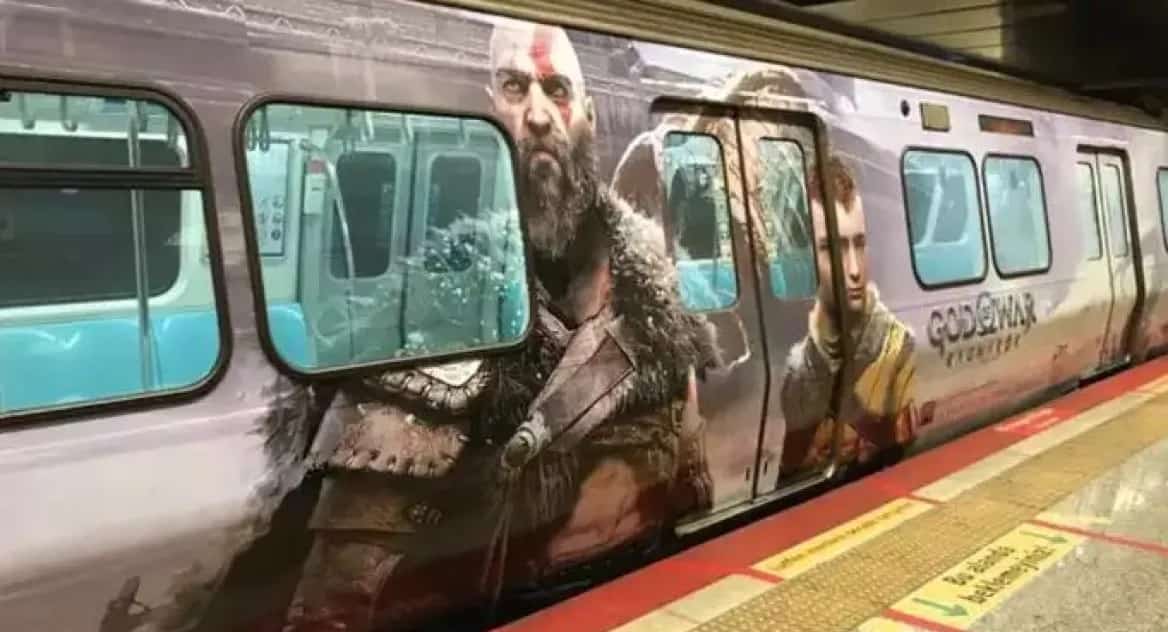 Türkler, İstanbul Metrosu’ndaki Yunan tanrısı Kratos’un görüntüsünden ilham aldı