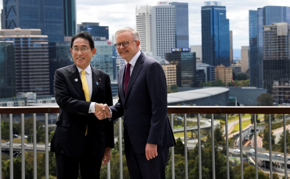 Prime Minister Fumio Kishida and Australian Prime Minister Anthony Albanese in Perth, Australia, on Oct. 22 | POOL / VIA REUTERS