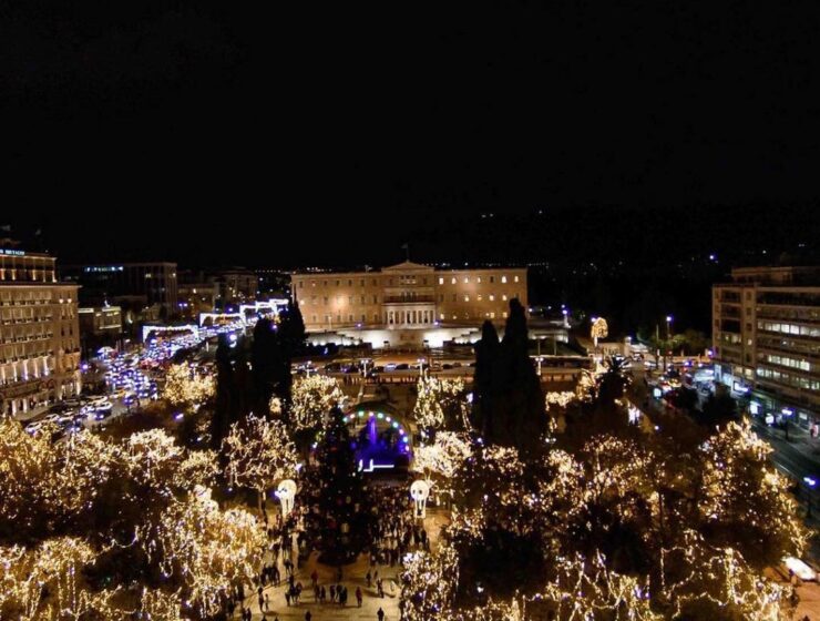 “How powerful was the message of peace, optimism and solidarity that Athens sent today around the world, when hanging out with Mayors from all over the world we counted down and lit the Christmas tree at Syntagma Square!