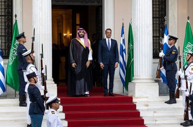 Greek prime minister Kyriakos Mitsotakis and Saudi Crown Prince Mohammed bin Salman listen to the national anthems prior to their meeting at the prime minister's office in Athens on July 26, 2022. - YORGOS KARAHALIS/AFP via Getty Images Read more: https://www.al-monitor.com/originals/2022/07/saudi-arabia-signs-energy-agreement-greece#ixzz7npRvrDTt