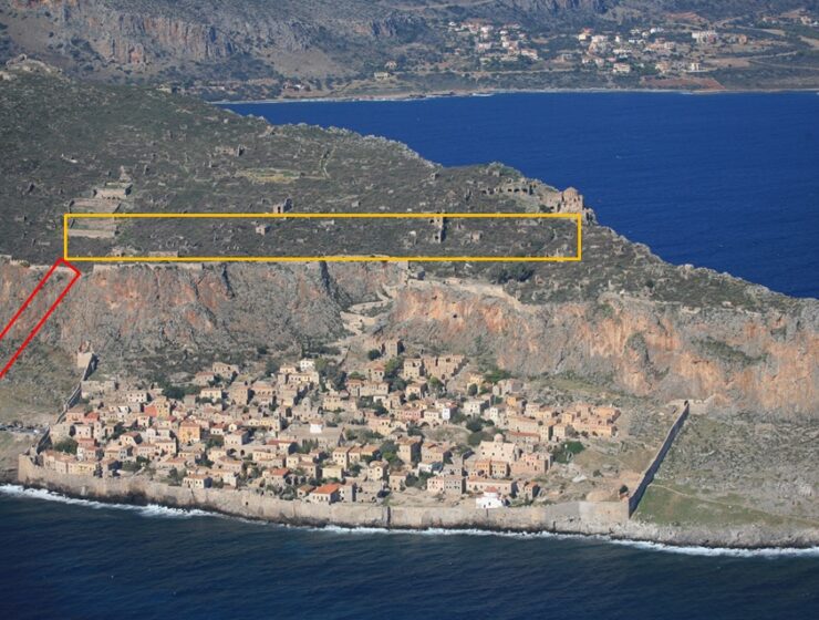 Με κόκκινο σημειώνεται η περιοχή επέμβασης για την κατασκευή τελεφερίκ Με κίτρινο η περιοχή διαδρομών 1