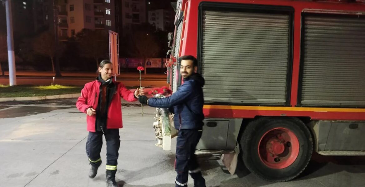 turkey earthquake greek rescuers red roses