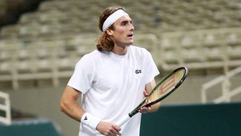 Tsitsipas gives Greece its first win over Ecuador in Athens