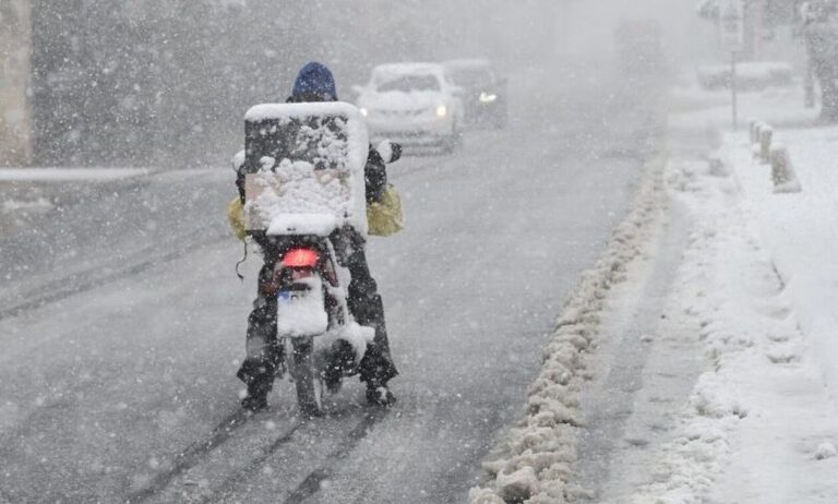 Severe weather front to continue until Wednesday in Greece