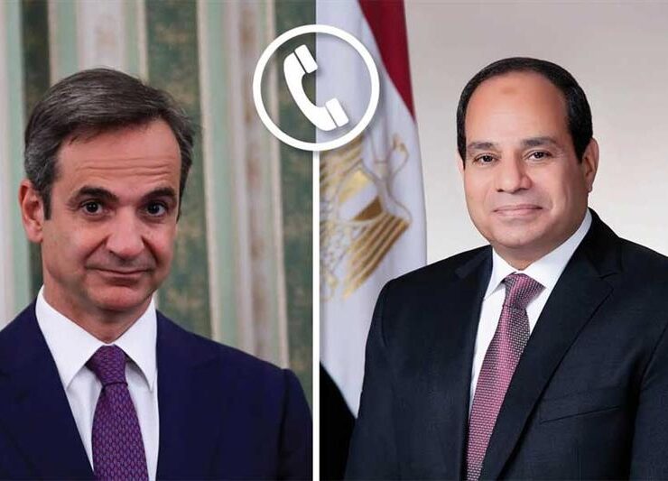 Egypt's President Abdel-Fattah El-Sisi (R) and Greek PM Kyriakos Mitsotakis