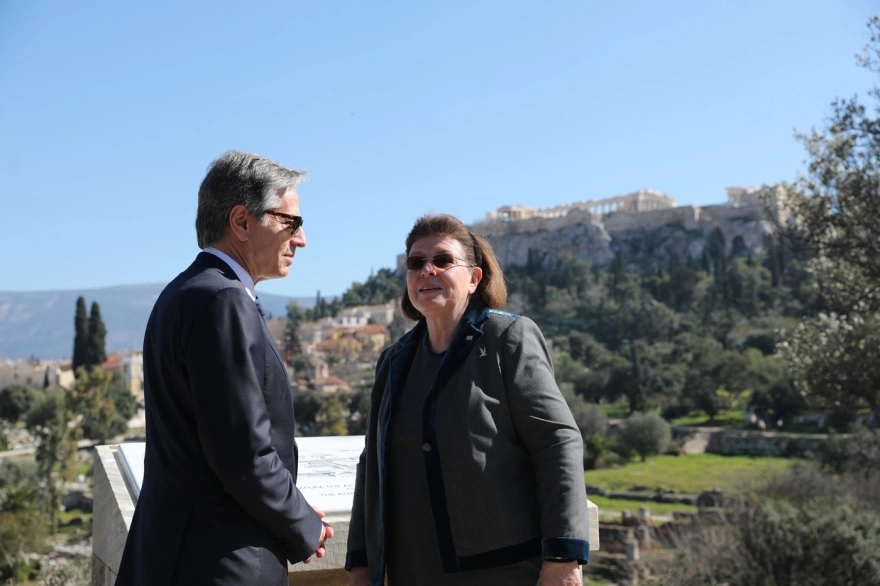 US Secretary of State Antony Blinken and Greek Cultural Minister Lina Mendoni at the Ancient Agora of Athens on February 21, 2022.