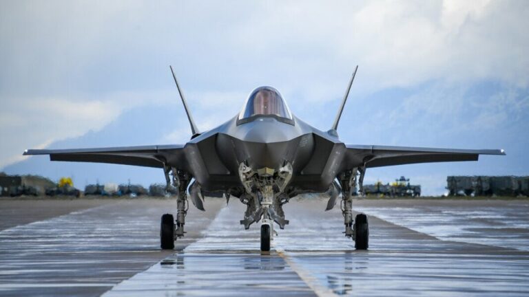 Bob Menendez announced that he has given the "green light" for the sale of the F-35 in Greece