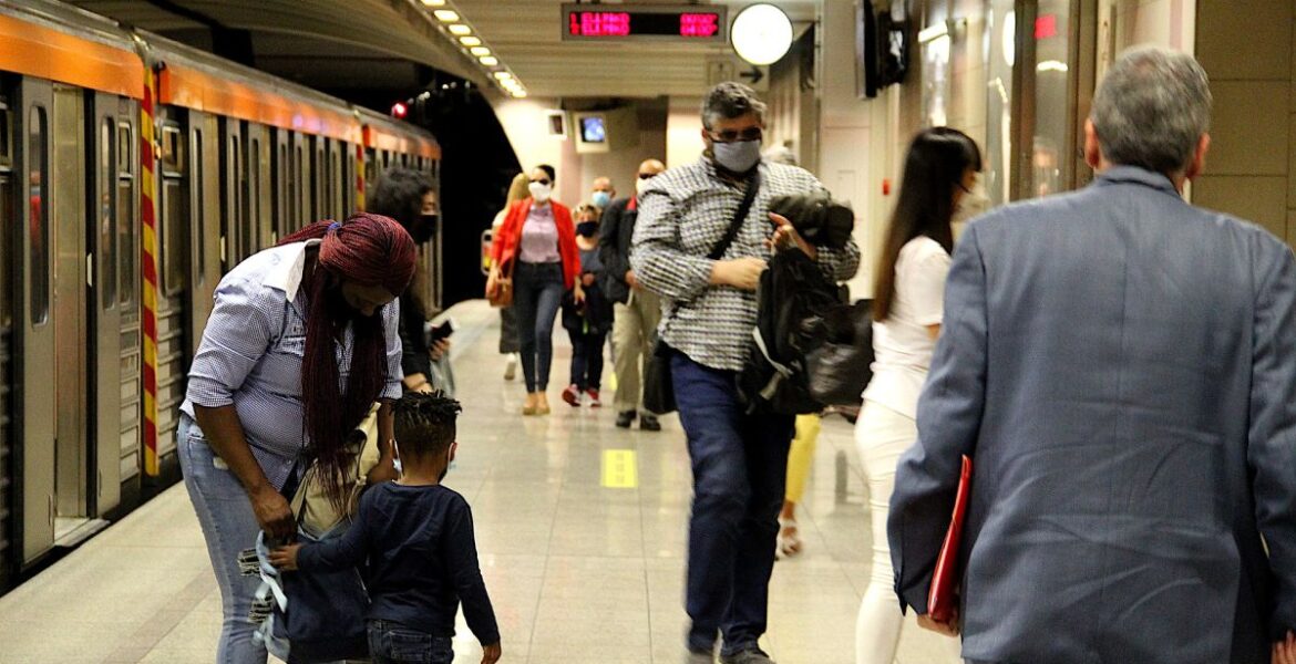 metro covid mandatory mask use