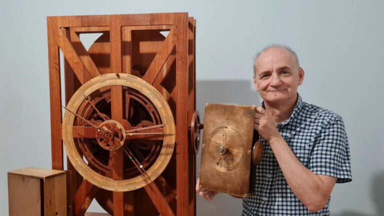 Western Australian Museum exhibits full scale replica of Antikythera Mechanism by Greek Australian engineer
