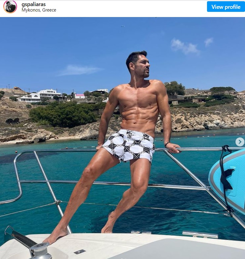 Giannis Spaliaras Took A Photo On The Luxury Boat That Elon Musk ...