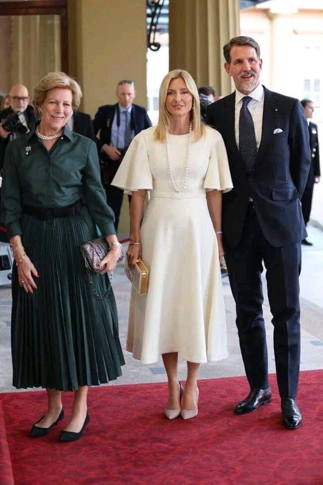 Queen Anne-Marie of Greece along with Crown Prince Pavlos and Crown Princess Marie-Chantal of Greearrive at Buckingham Palace for the Coronation Reception for overseas guests, hosted by King Charles photo from Greek Royal in Twitter