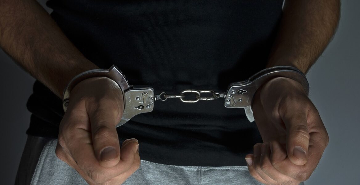 migrants handcuffs, arrested kos