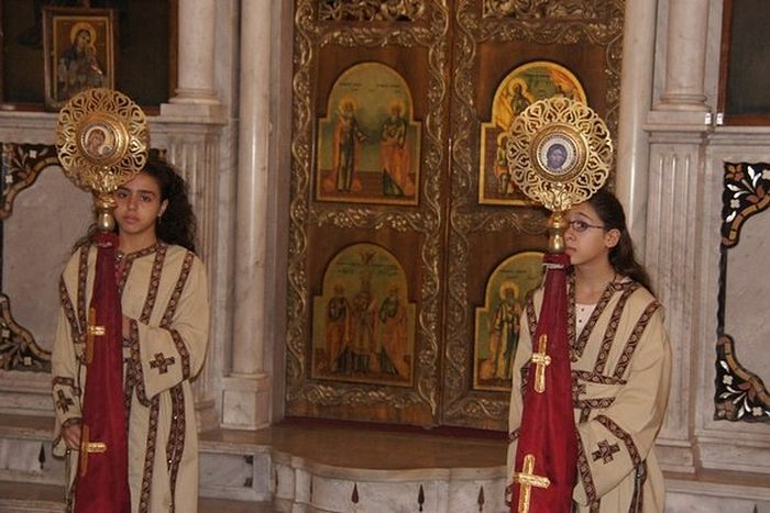 Priest in Athens suspended for placing Girls as “Altar Servers”