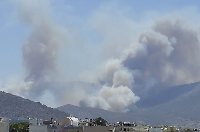 Fire in Kouvaras, Attica: order to evacuate sent to Lagonisi, Saronida and Anavyssos, among others