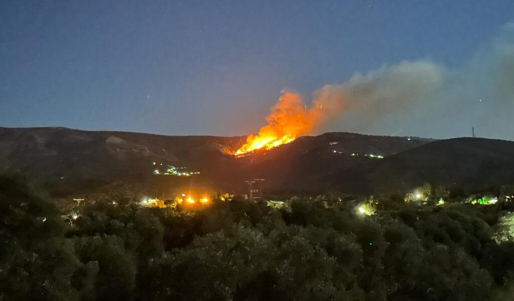 Two Chios villages evacuated