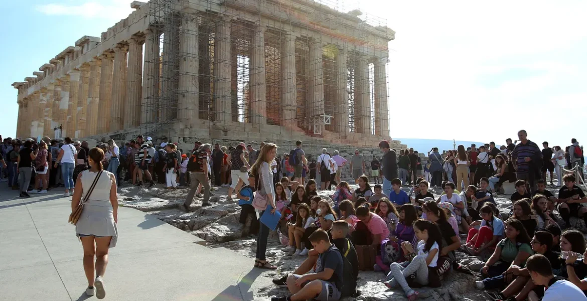 acropolis crowds