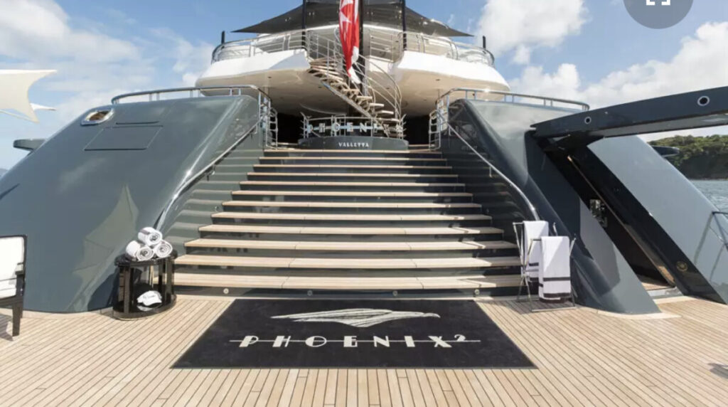
Magic Johnson Hosts $180K/Night 'Greek God and Goddess' Extravaganza Aboard Luxury Superyacht 
