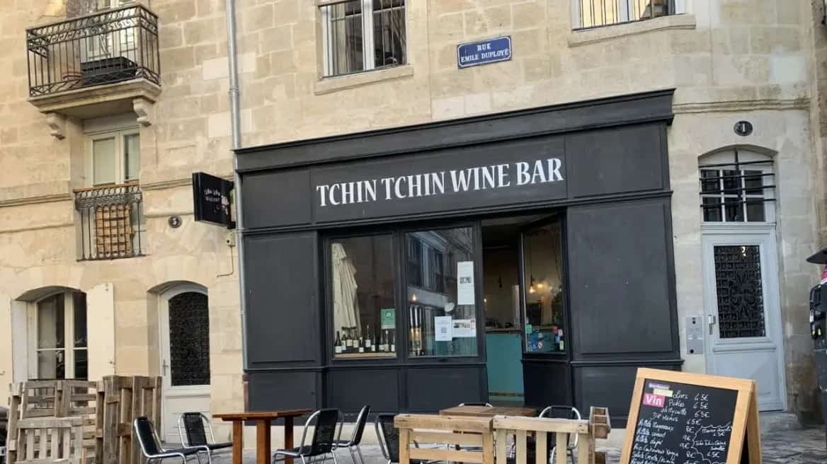 Tchin Tchin Wine Bar Bordeaux greek woman