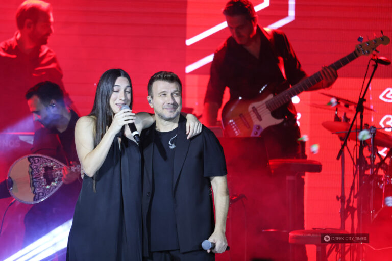 Giannis Ploutarchos expresses his love for Australia, performing with his children Giorgos Kakosaios and Katerina Kakosaiou