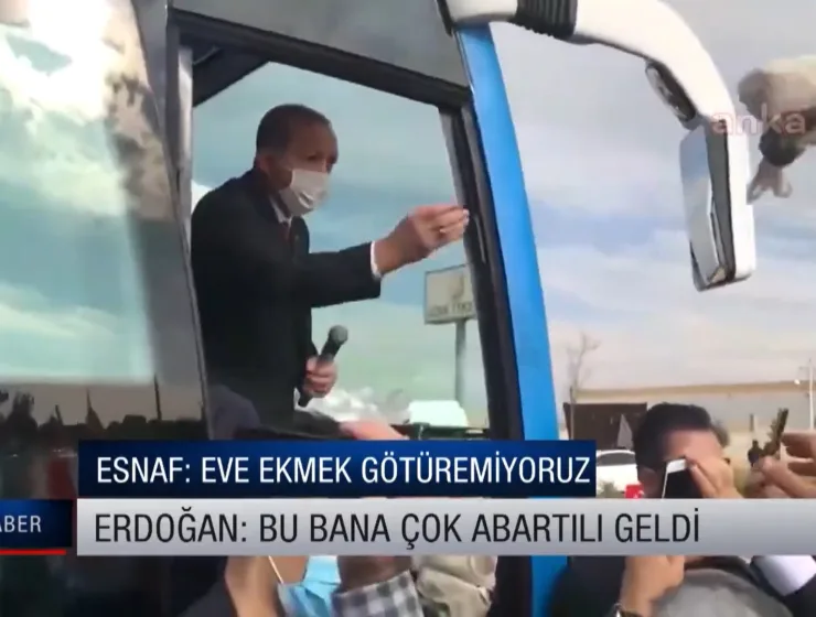 Turkish President Recep Tayyip Erdoğan throwing tea