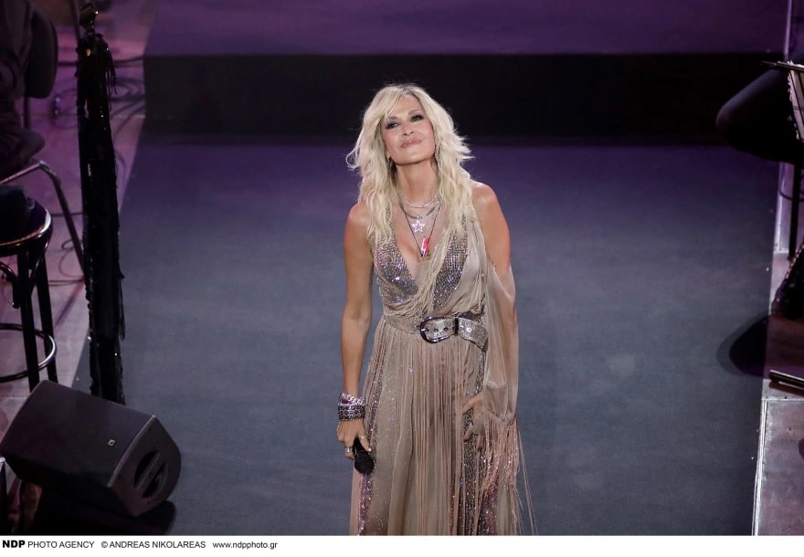 Nikos Karvelas Went To The Anna Vissi Concert With Pania And His ...