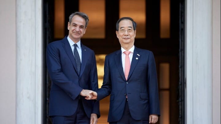 Prime Minister Kyriakos Mitsotakis and South Korean Prime Minister Han Duck-soo,