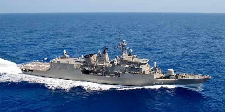 Defence Min Dendias: Greek frigate to take part in "Prosperity Guardian" operation