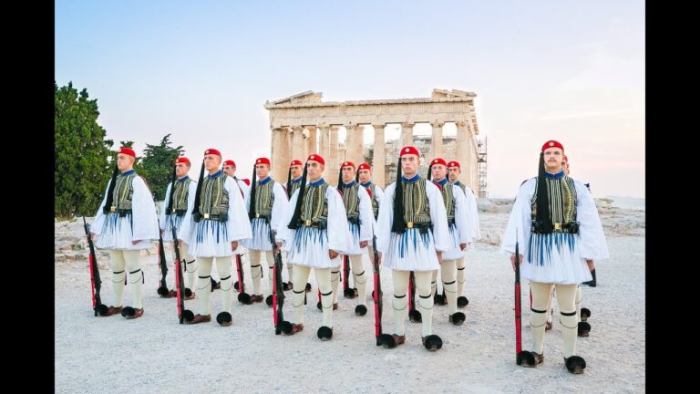 Acropolis Implements Crowd Control Measures to Manage Overcrowding, Blaming Cruise Ship Passengers