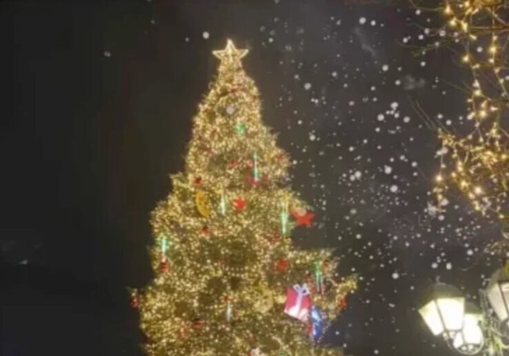 Christmas tree athens Kostas Bakoyannis