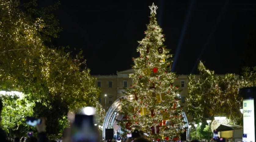 Athens Aglow: Mayor Bakoyannis Lights Up Syntagma Square with 24,000 Christmas Lights