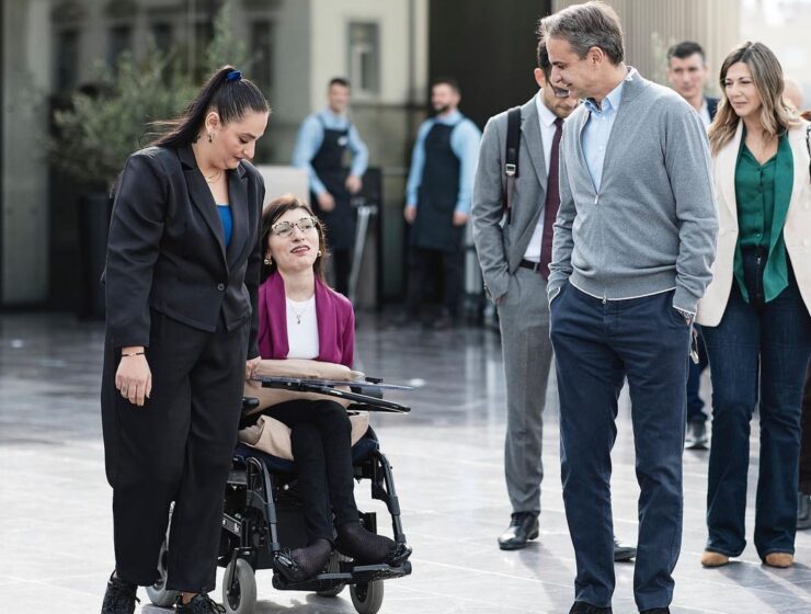 PM Mitsotakis meets with beneficiary of personal assistant pilot program for disabled citizens