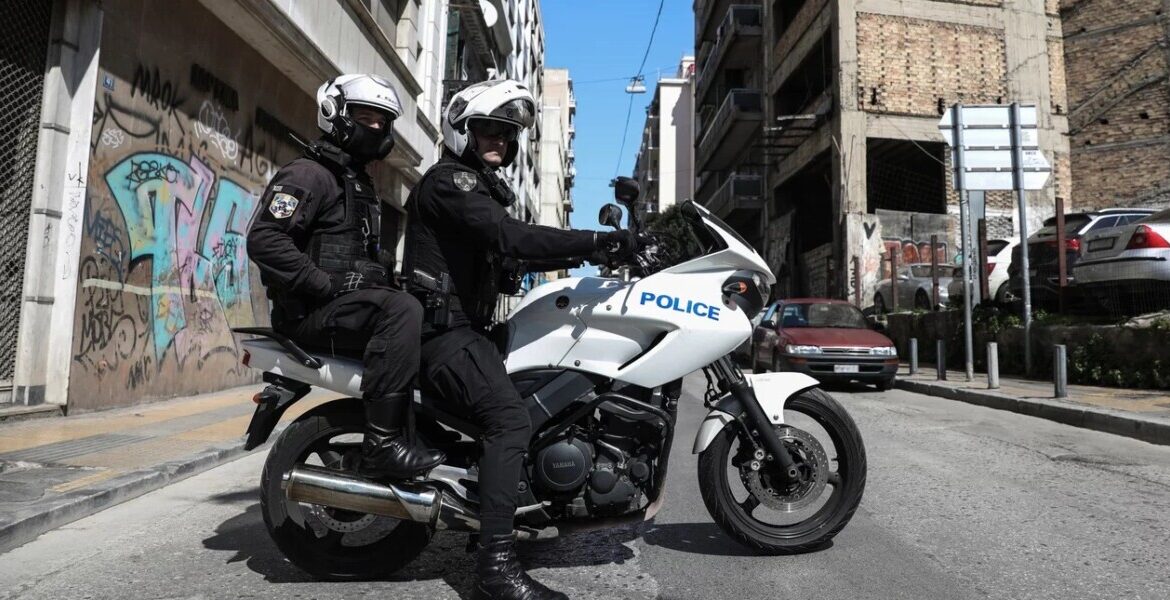 police officers athens greek police