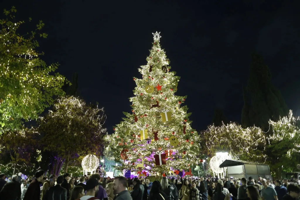 christmas tree syntagma square
