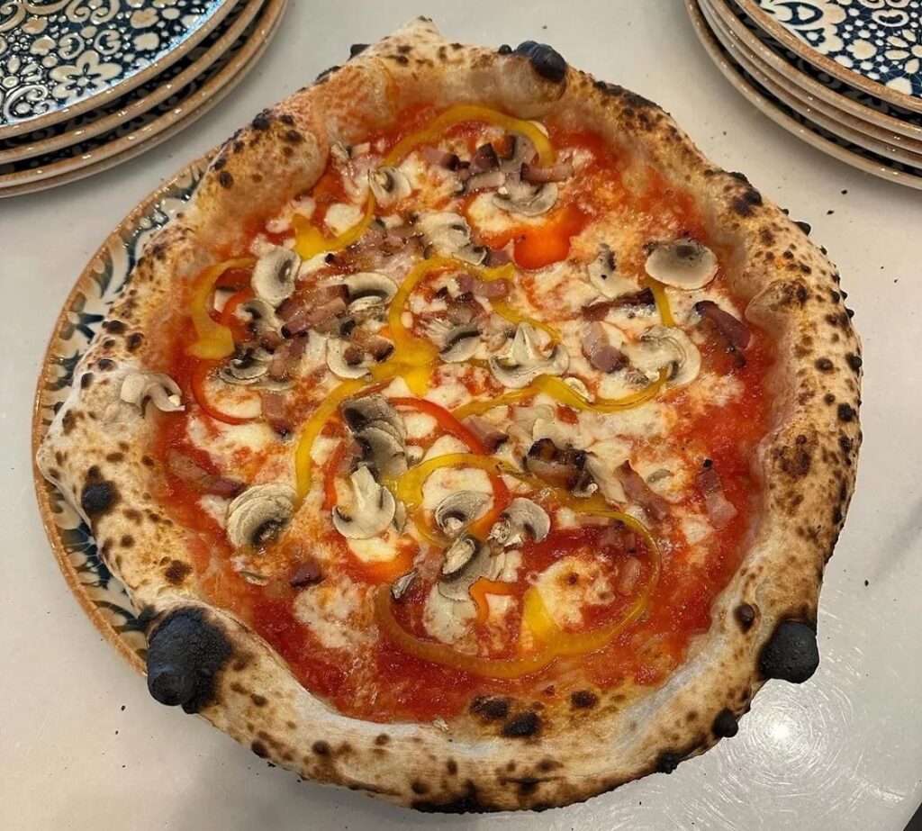 Mamy blue pizza