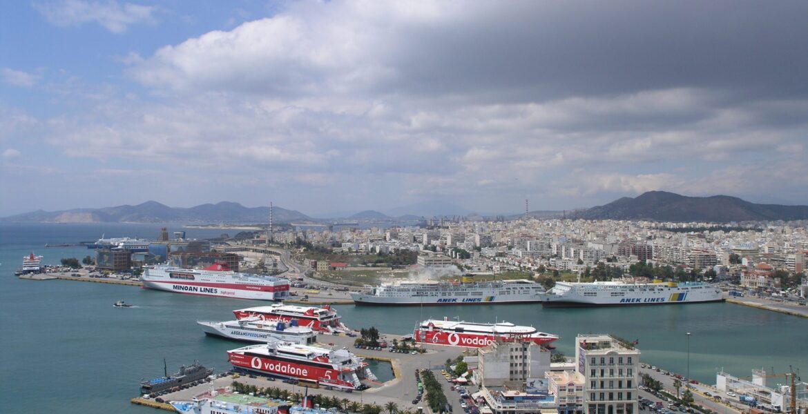 port of piraeus business
