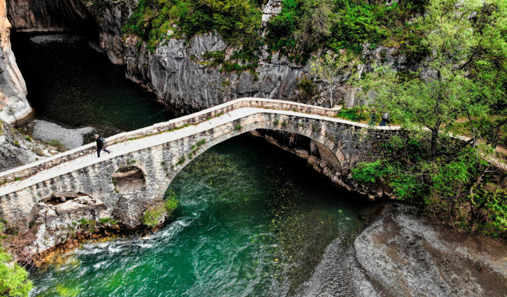 Portitsa Grevena stone bridge at Pindos